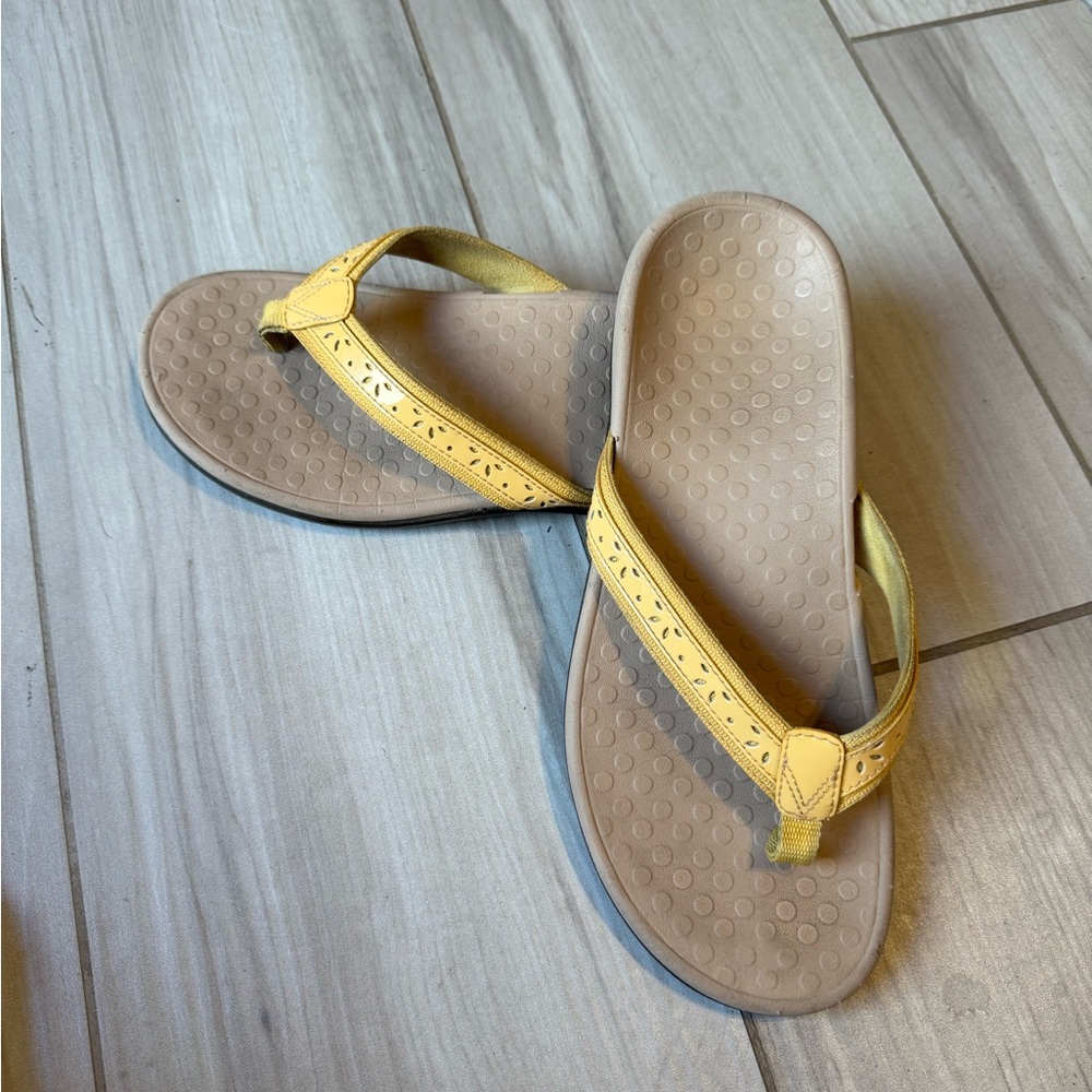 Vionic Yellow and Brown Sandals